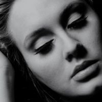 Adele réécrit l'histoire avec de nouveaux records en Angleterre