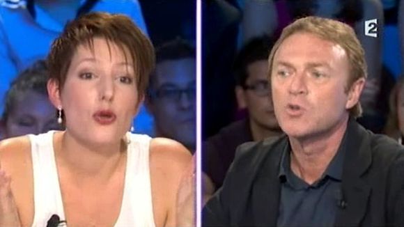 Zapping : Christophe Hondelatte quitte puis revient sur le plateau de "On n'est pas couché"