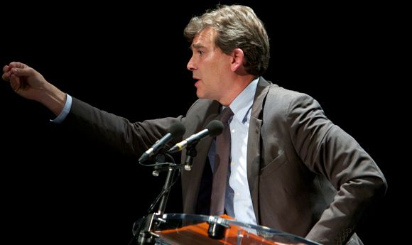 Arnaud Montebourg dément vouloir interdire la télé-réalité.