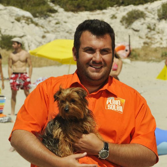 Laurent Ournac dans la série "Camping Paradis" sur TF1