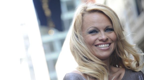 Pamela Anderson va jouer la Vierge Marie à la télévision