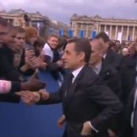 Zapping : Nicolas Sarkozy retire sa montre avant de serrer des mains