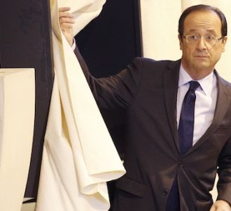 François Hollande à la sortie de l'isoloir à Tulle