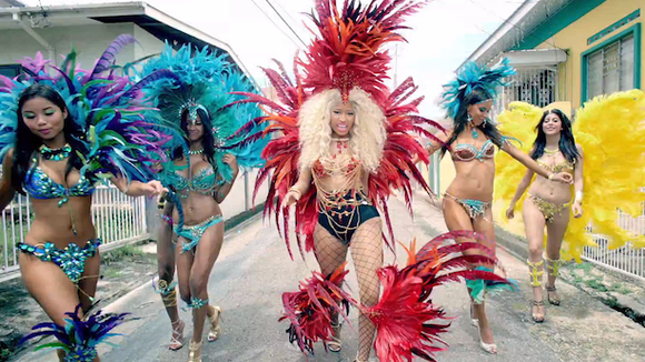 Nicki Minaj dévoile le clip de "Pound The Alarm"