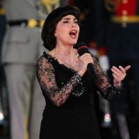 Pussy Riot : Mireille Mathieu attaque en justice "Le Petit Journal" et "On n'est pas couché"