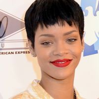 Charts UK : Rihanna devance One Direction, Adele cartonne avec "Skyfall"