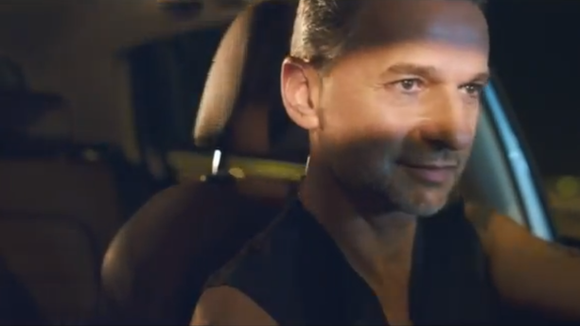 Le leader de Depeche Mode fait une apparition dans une pub Volkswagen