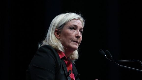 Marine Le Pen déboutée face au Canard Enchaîné