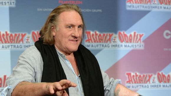 Gérard Depardieu chante en duo avec la fille du président ouzbek