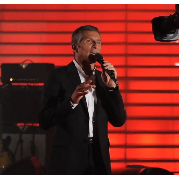 Nagui sur le plateau de "Taratata"