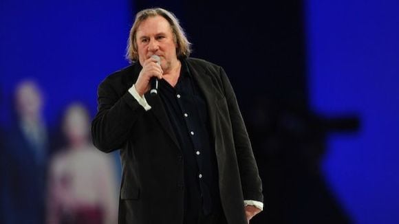 Depardieu apostrophe Jean-Marc Ayrault : "Je vous rends mon passeport et ma carte de Sécurité sociale"