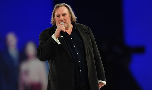 Gérard Depardieu rend son passeport.