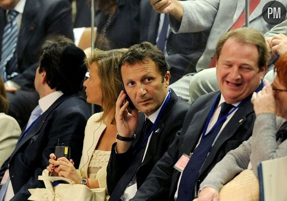 Présentation TV, radio... Arthur oeuvre aussi dans les coulisses en tant que producteur et entrepreneur.