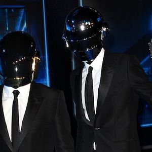 Daft Punk reste en tête du top singles UK