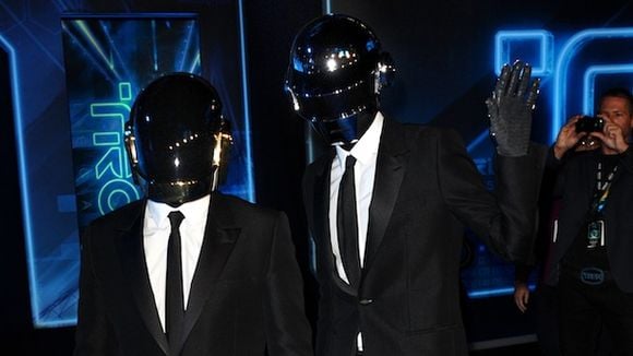 Charts UK : Daft Punk toujours en tête, Rod Stewart de retour au top