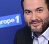 Sur Europe 1, Bruce Toussaint se stabilise autour des 2,9 millions d'auditeurs le matin. A la rentrée, Thomas Sotto le remplacera pour tenter de regagner des parts de marché.