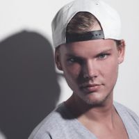 Charts UK : démarrage exceptionnel pour Avicii, Robin Thicke détrône Jay-Z