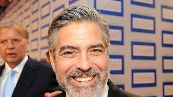 George Clooney s'attaque vivement à un financier d'Hollywood