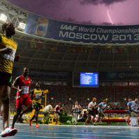 Usain Bolt reçoit un tirage de l'incroyable photo le représentant sous l'éclair