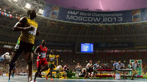 Usain Bolt reçoit un tirage de l'incroyable photo le représentant sous l'éclair