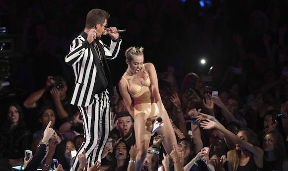 Anna Wintour n'a pas apprécié la prestation de Miley Cyrus aux MTV VMA