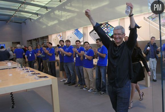 Tim Cook célèbre le lancement des nouveaux iPhone (Californie).