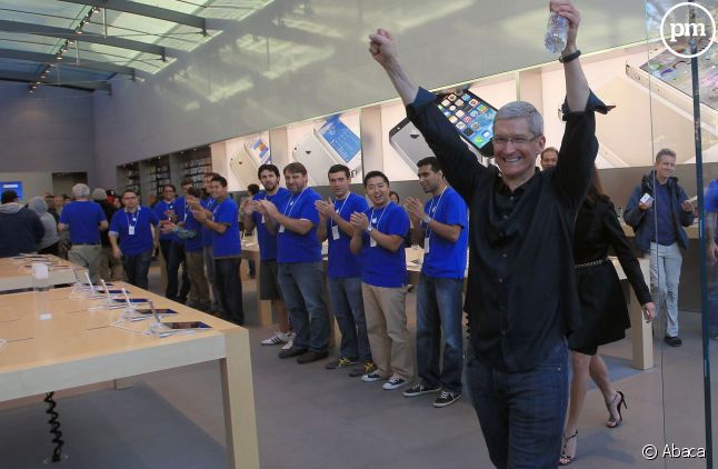 Tim Cook célèbre le lancement des nouveaux iPhone (Californie).