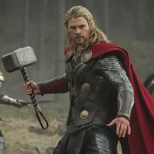 "Thor : Le Monde des ténèbres" démarre en tête du box-office