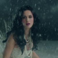 Clip : Katy Perry de neige et de feu dans "Unconditionally"