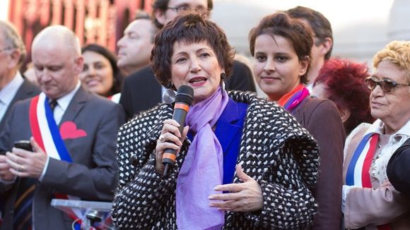 Une ministre révèle son cancer en Une du "Monde"