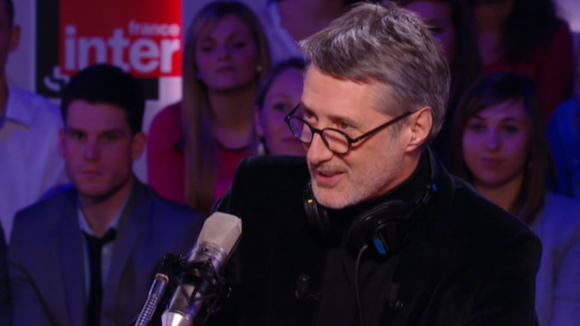 Antoine de Caunes transforme le plateau du "Grand Journal" en studio de France Inter