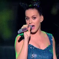 NRJ Music Awards : Nikos interrompt Katy Perry après un problème de playback