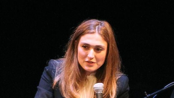 Julie Gayet sort du silence à New York