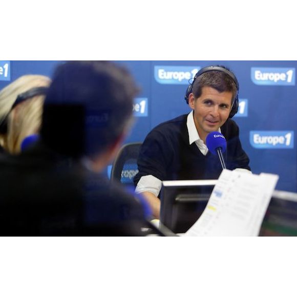 Thomas Sotto progresse et réveille 1 million de personne chaue matin.