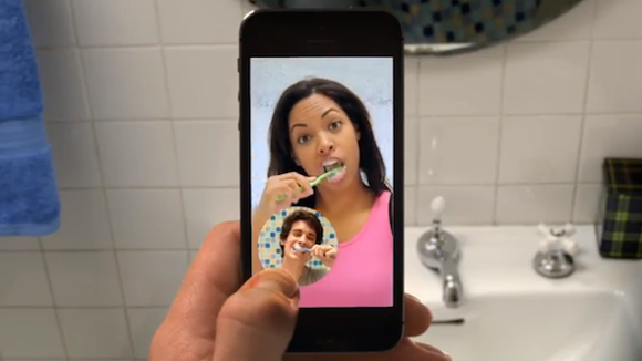 Snapchat s'ouvre aux messages écrits et à la visioconférence