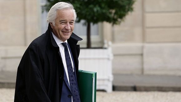 François Rebsamen relaxé après avoir taxé "Minute" de xénophobie