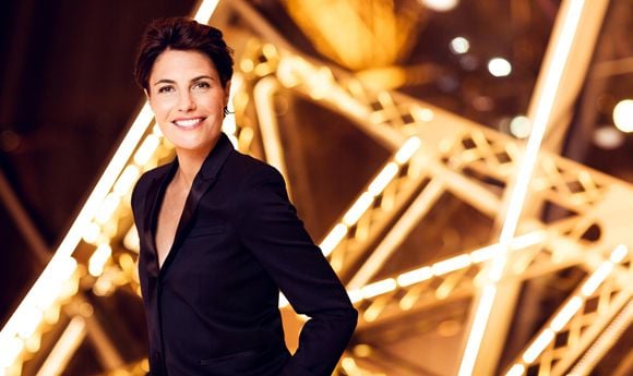 Alessandra Sublet à la Tour Eiffel pour sa nouvelle émission.