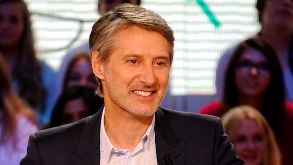 Audiences : Qui d'Antoine de Caunes ou de Cyril Hanouna a raison ?