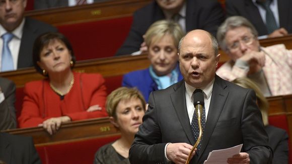 Bruno Le Roux demande aux médias de ne plus "abriter" les propos d'Eric Zemmour