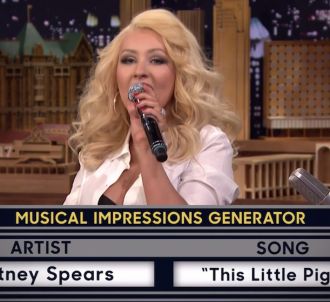 Christina Aguilera imite Britney Spears, Cher et Shakira
