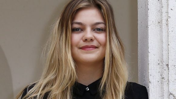 Disques : Louane plus forte que les Enfoirés, Mika ne brille pas, Emji chute, OMI explose