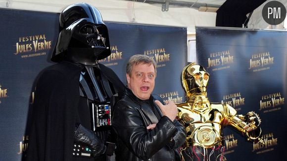 Mark Hamill entouré de Dark Vador et C3PO en 2010