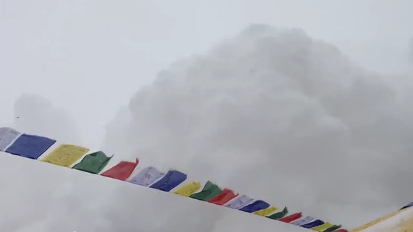 Séisme au Népal : Des images de l'avalanche sur l'Everest font le tour du monde
