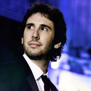 Josh Groban en tête des charts britanniques