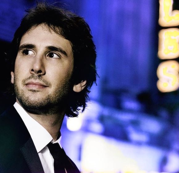 Josh Groban en tête des charts britanniques