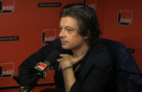 Benjamin Biolay se plaint des messages "de haine" lus sur les réseaux sociaux