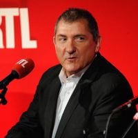 Yves Calvi évoque les raisons de son absence sur RTL et France 5