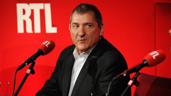 Yves Calvi évoque les raisons de son absence sur RTL et France 5