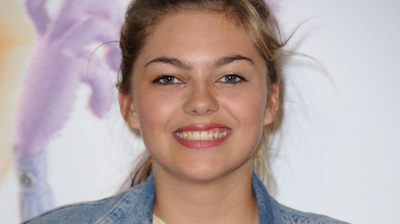 Disques : Louane détrône Muse, Mika faiblit