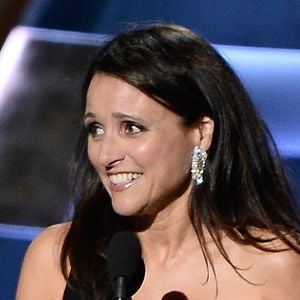 Julia Louis-Dreyfus très émue après son Emmy Award de la meilleure actrice pour "Veep"
